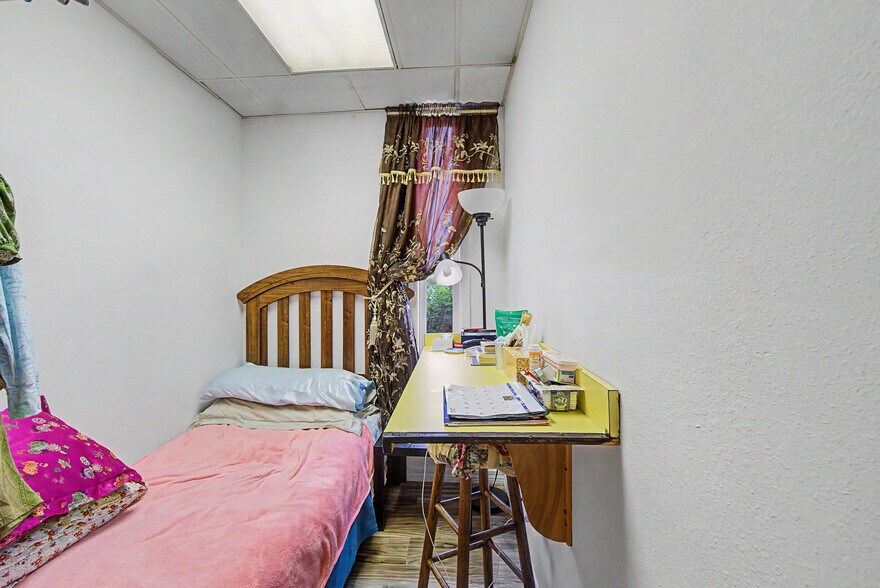 More Photos Of 71 Midtown Park W, Mobile Medical For Sale