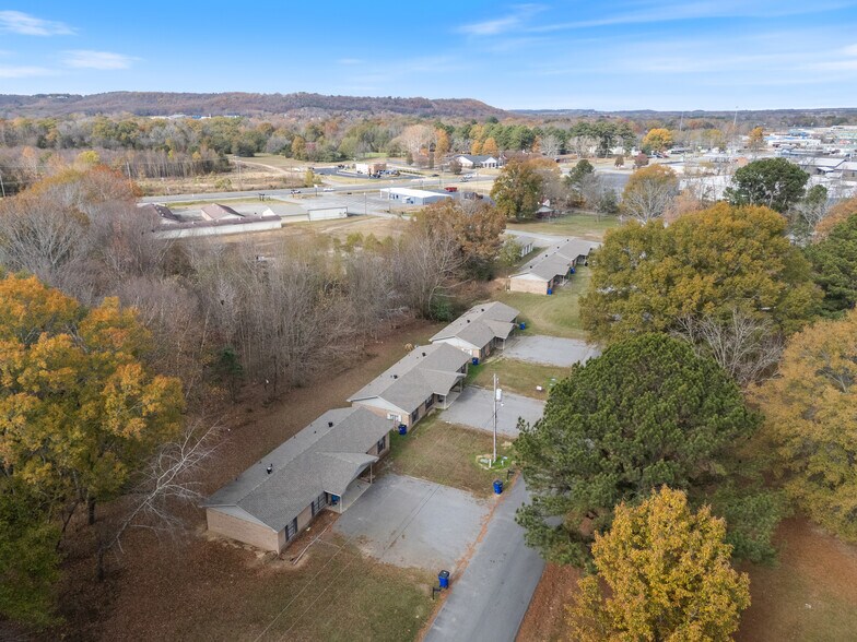 More Photos Of 16 Linder Rd, Greenbrier Apartments For Sale