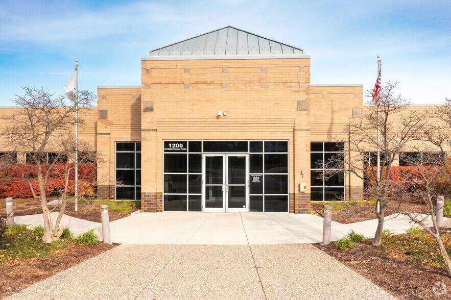 More Photos Of 1200 Internationale Pky, Woodridge Office For Lease