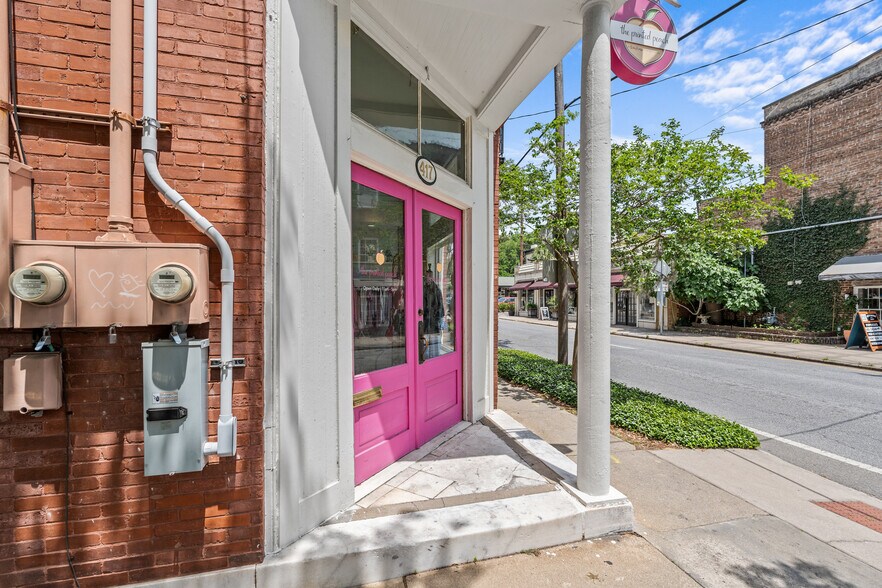 More Photos Of 417 Whitaker St, Savannah Storefront Retail Residential For Sale