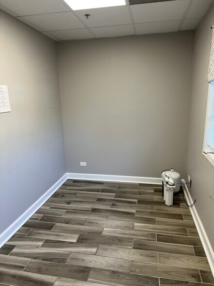 More Photos Of 2020 Dean St, St Charles Office For Lease