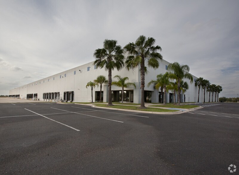 More Photos Of 6900 S International Pky, McAllen Warehouse For Lease