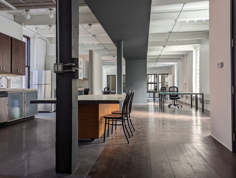 More Photos Of 321 S Jefferson St, Chicago Storefront Retail Office For Lease