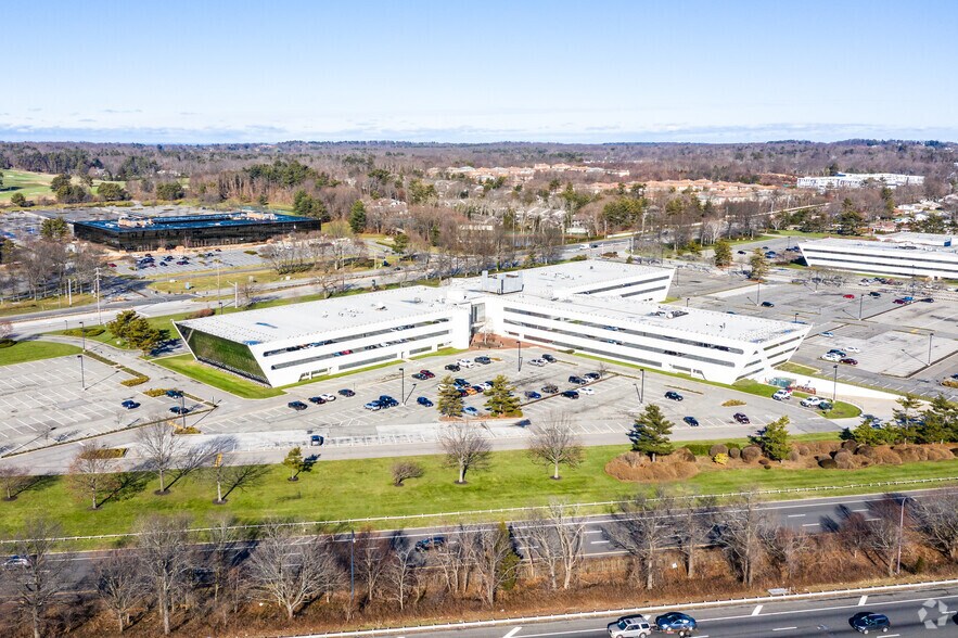 More Photos Of 2 Jericho Plz, Jericho Office For Lease