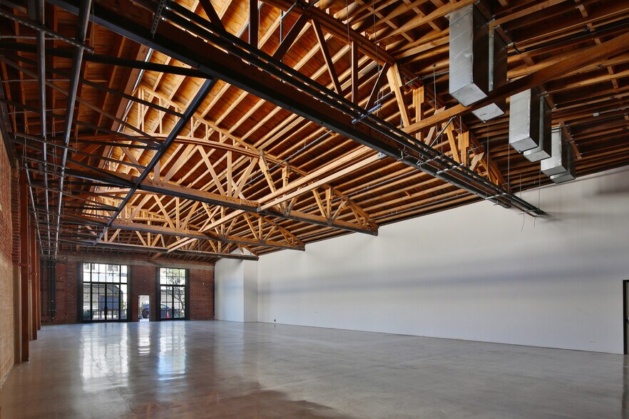 More Photos Of 821-835 E 3rd St, Los Angeles General Retail For Lease