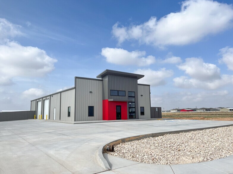 More Photos Of 7705 69th Street, Lubbock Showroom For Sale