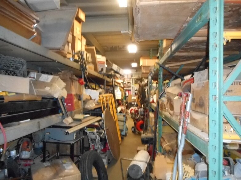 More Photos Of 10 Nassau Terminal Rd, New Hyde Park Warehouse For Sale