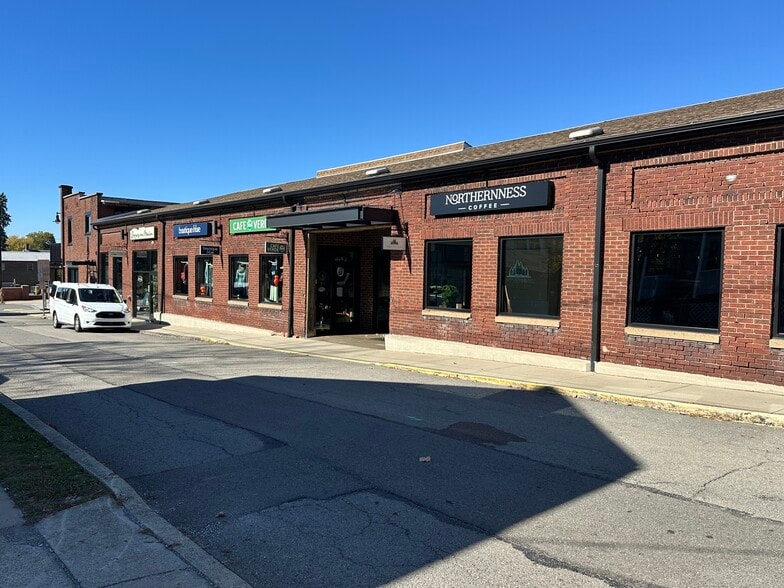 More Photos Of 154 S Main St, Zelienople Freestanding For Lease