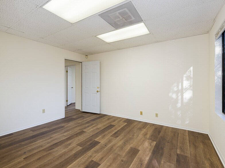 More Photos Of 302 W Grand Ave, El Segundo Office For Lease
