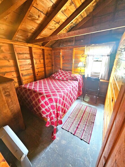 More Photos Of 24 Harris Point Rd, Eastport Hotel For Sale
