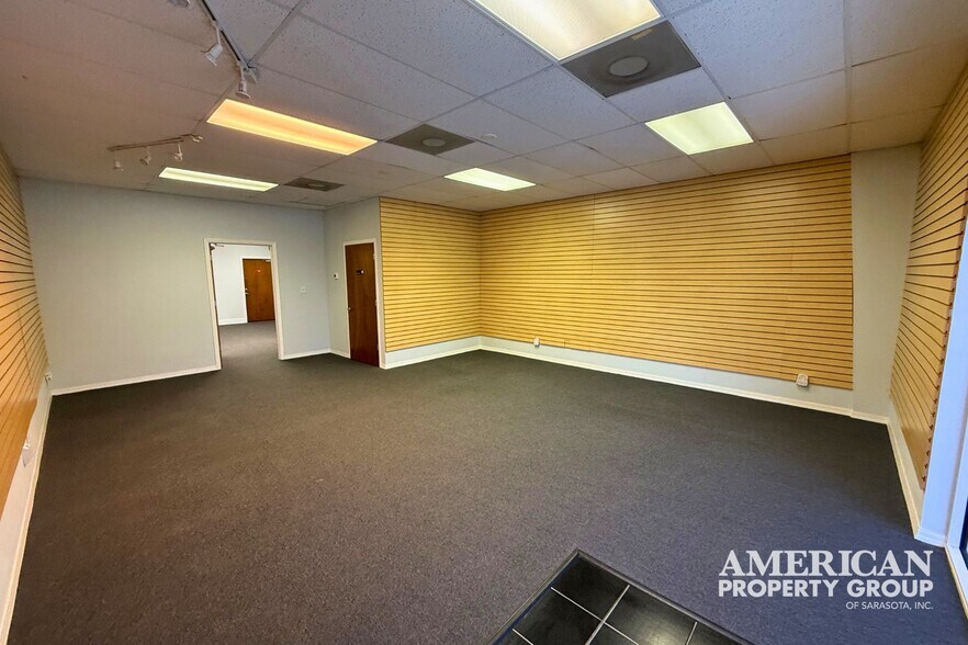 More Photos Of 1800 Northgate Blvd, Sarasota Light Distribution For Lease