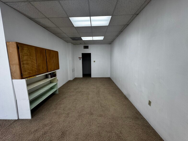 More Photos Of 120 Dean Dr, Santa Paula Office For Lease