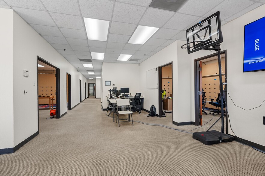More Photos Of 2100 Greenwood Dr, Southlake Showroom For Lease