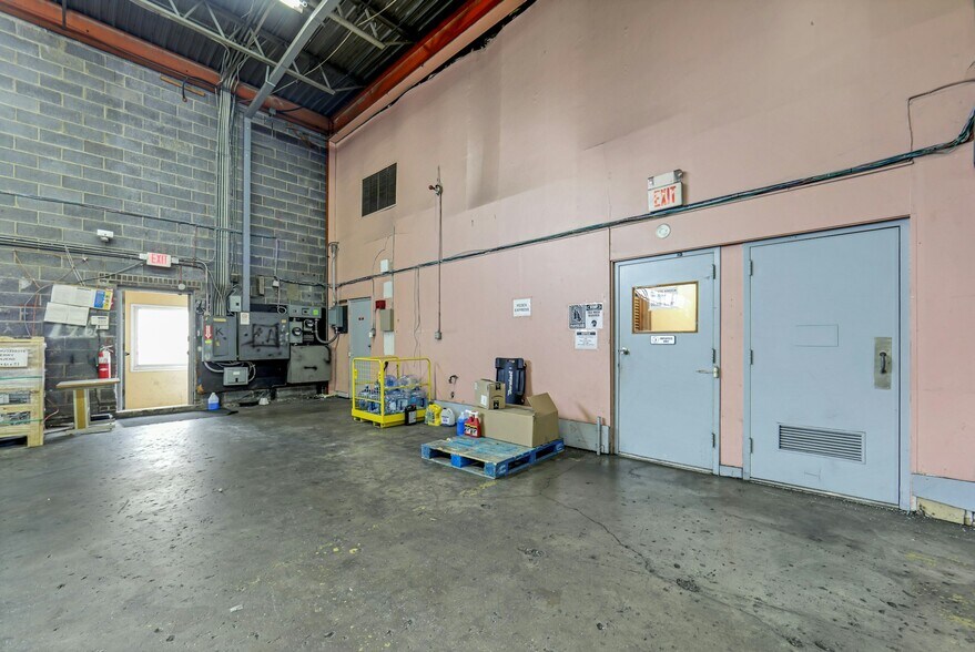 More Photos Of 370 Bergen Ave, Kearny Warehouse For Lease
