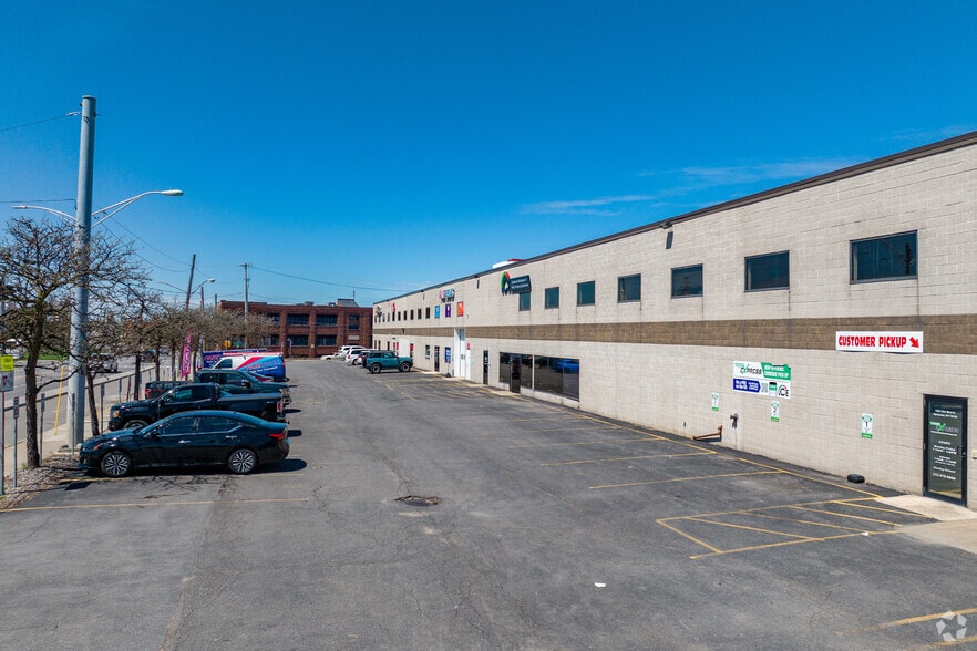 More Photos Of 1401 Erie Blvd, Syracuse Showroom For Sale