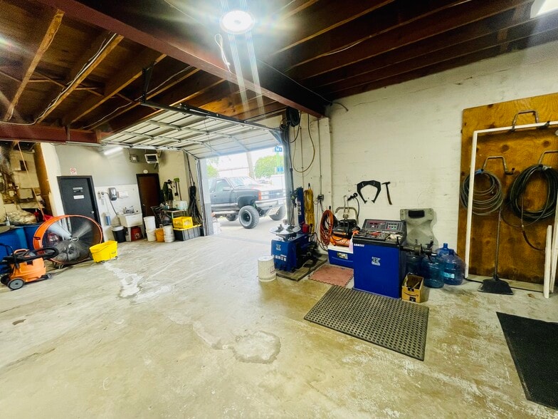 More Photos Of 1425 W Pembroke Ave, Hampton Auto Dealership For Sale