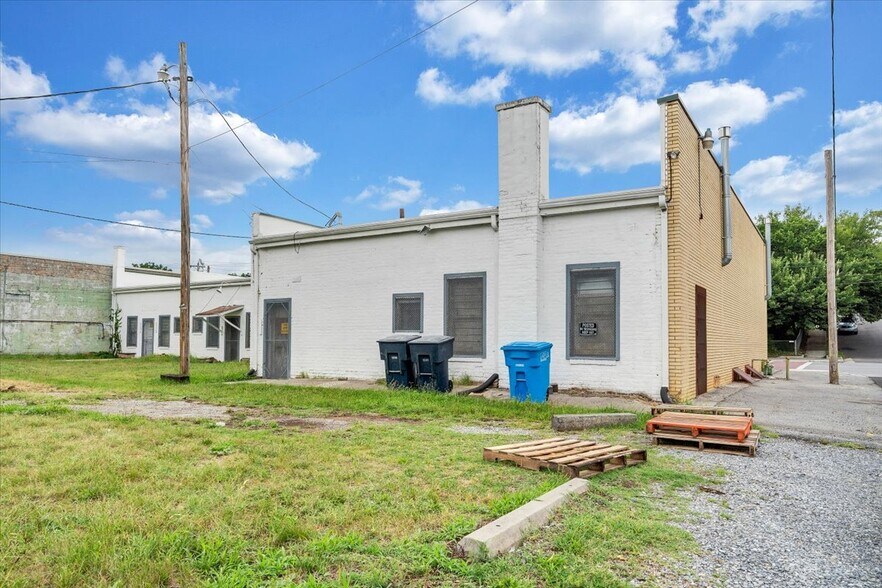 More Photos Of 2302 Melrose Ave NW, Roanoke Flex For Lease