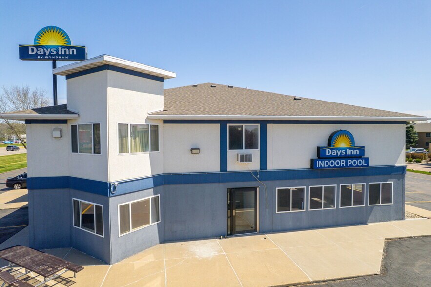 More Photos Of 3000 Singing Hills Blvd, Sioux City Hotel For Sale