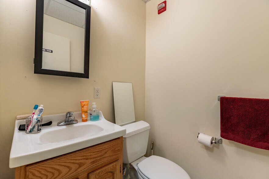 More Photos Of 414 Boston St, Topsfield Office For Sale