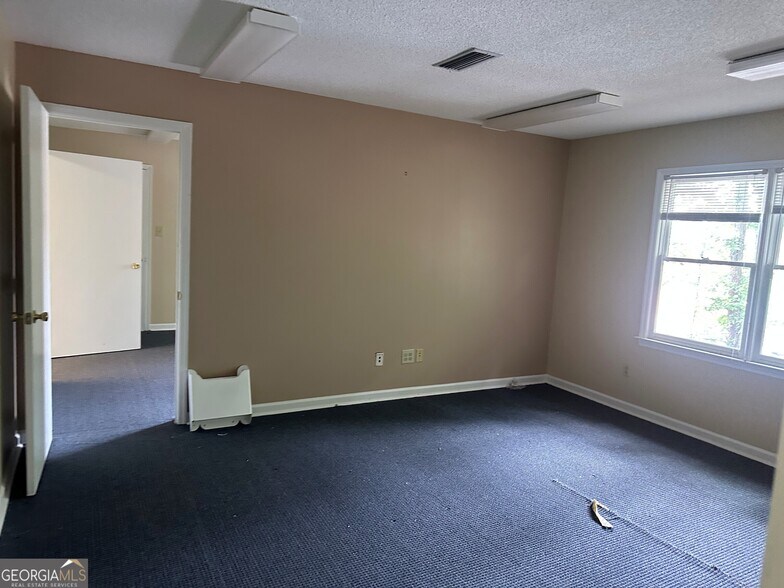 More Photos Of 670 S 8th St, Griffin Medical For Sale