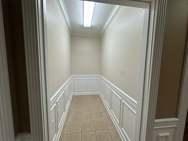 More Photos Of 1011 Lehman Ave, Bowling Green Office For Lease