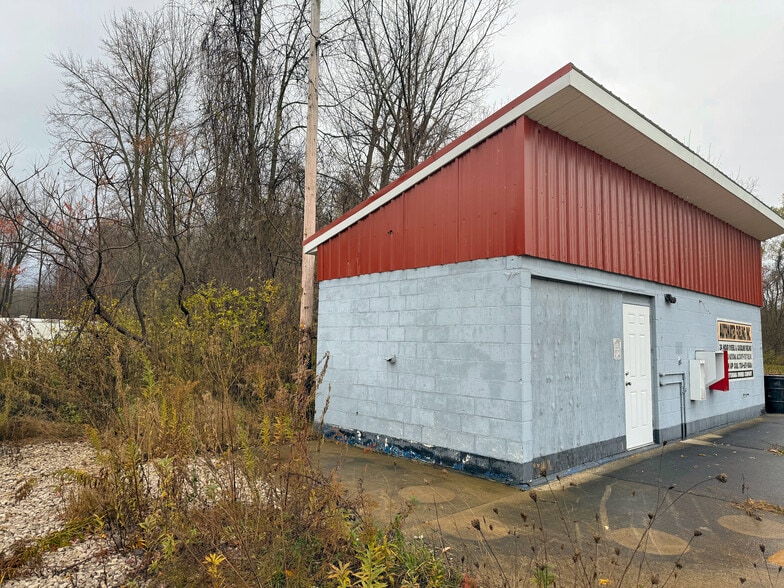 More Photos Of 14845 Ridge rd, West Springfield General Retail For Sale