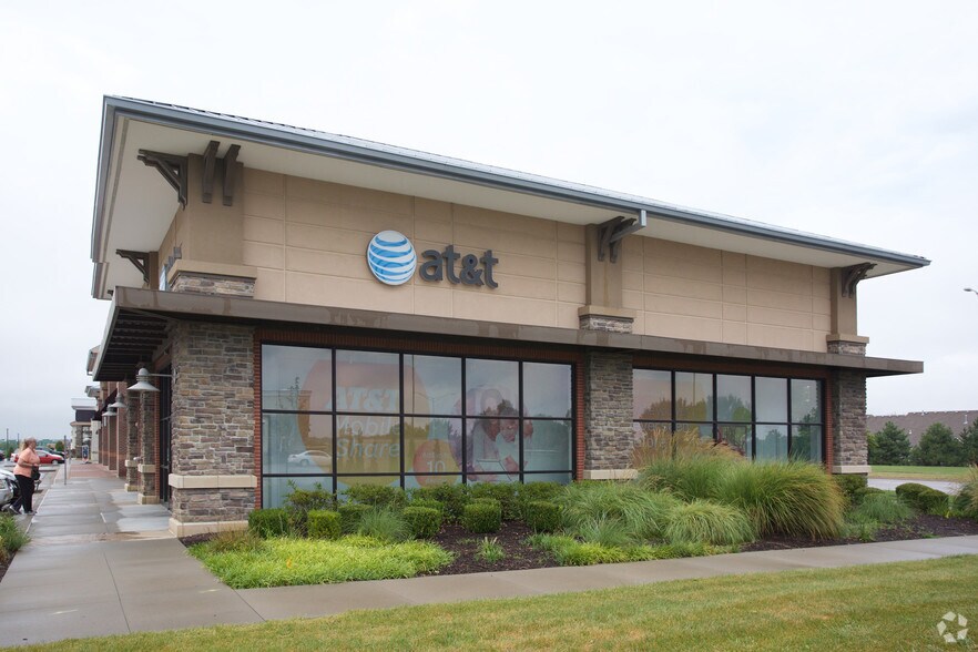 More Photos Of 6615-6655 W 135th St, Overland Park Freestanding For Lease