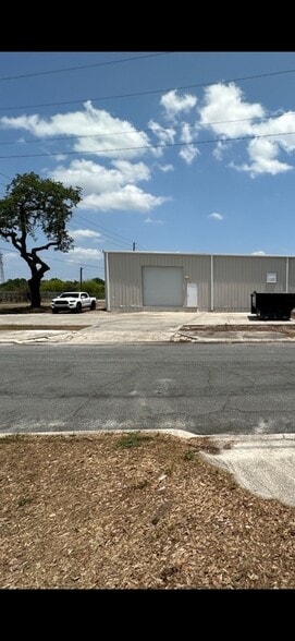 More Photos Of 1604 Olive St, Lakeland Industrial For Sale