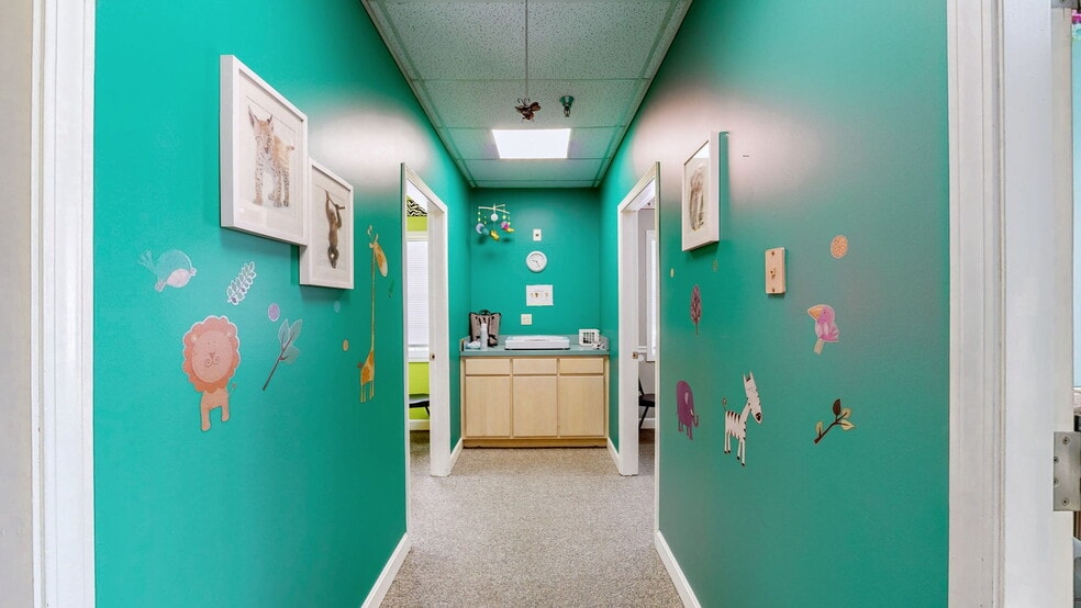 More Photos Of 1701 Spring St, Jeffersonville Medical For Sale