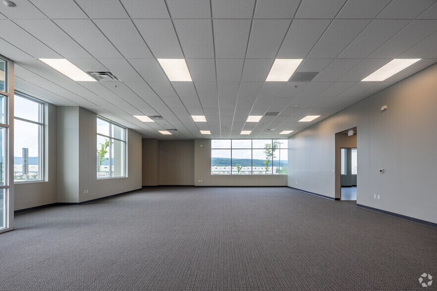 More Photos Of 200 Central Blvd, Myerstown Warehouse For Lease