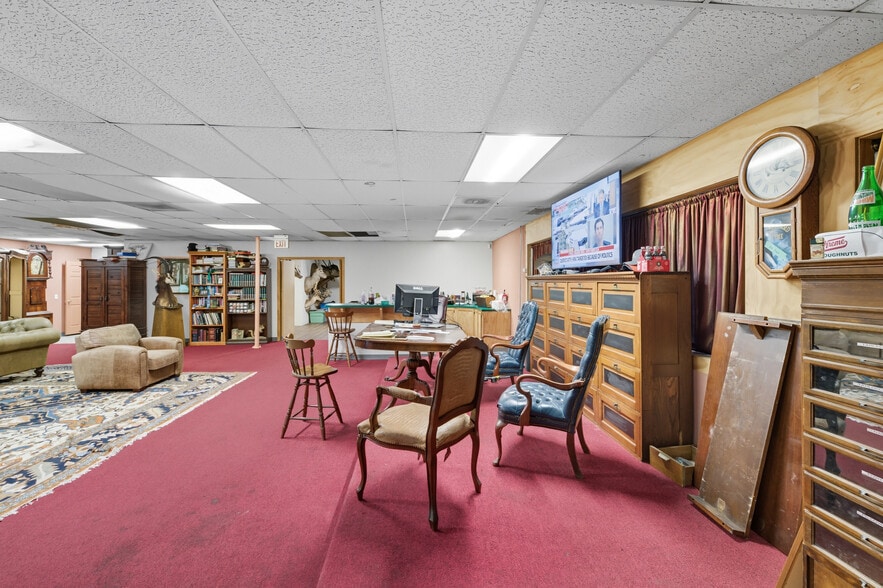 More Photos Of 9155 Irvington Blvd, Houston Office For Sale