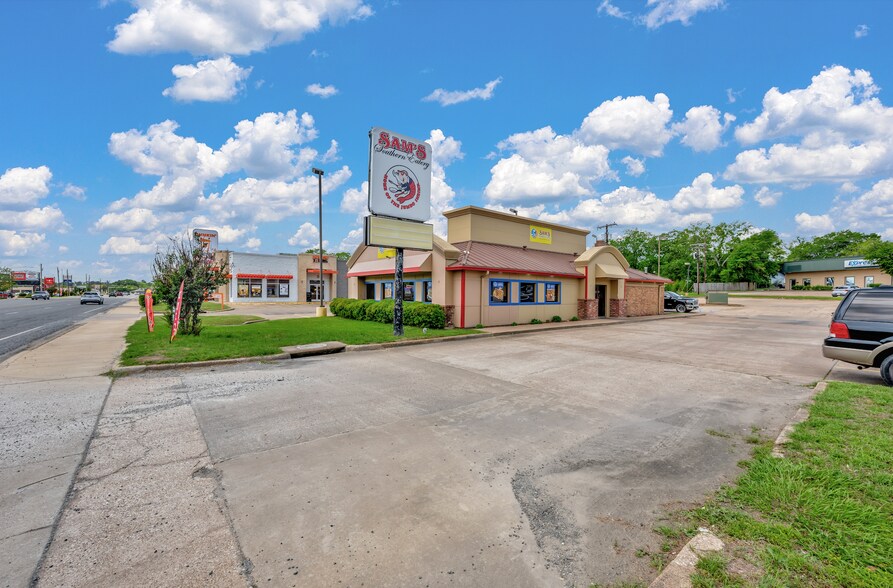 More Photos Of 214 S Timberland Dr, Lufkin Fast Food For Sale