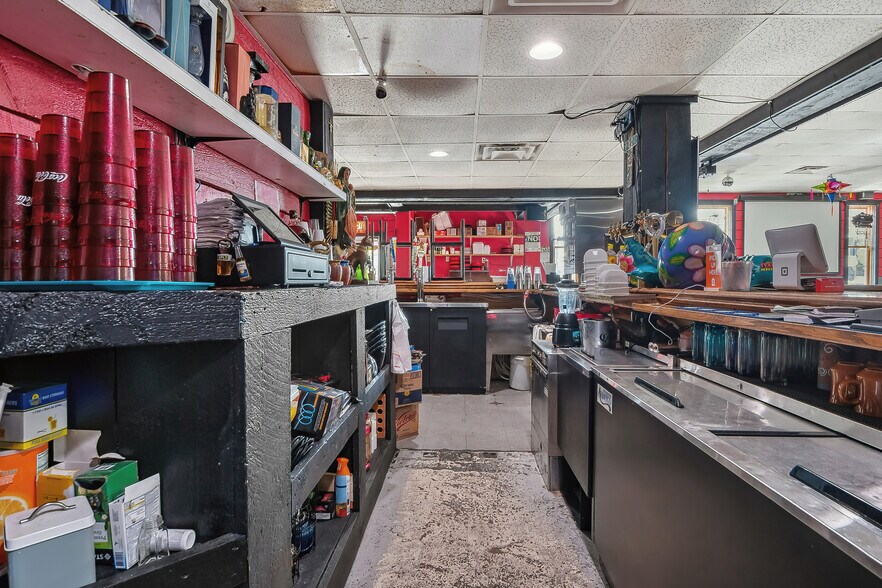 More Photos Of 900 Oak St, Pittston Showroom For Sale