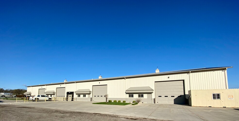 More Photos Of 100 Brakeshoe Ct, East Moline Warehouse For Lease