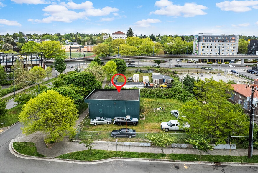 More Photos Of 2705 S Winthrop St, Seattle Service For Sale