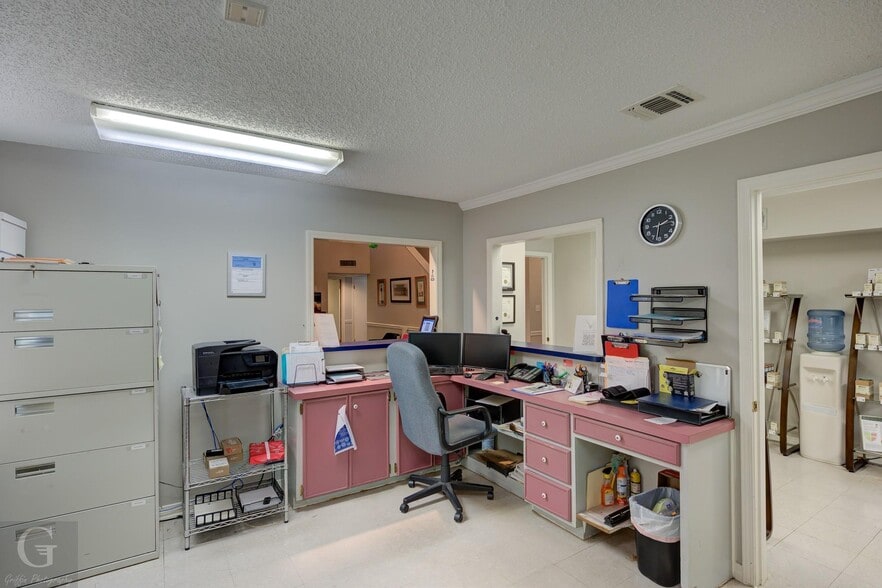 More Photos Of 7840 Jewella Ave, Shreveport Medical For Sale