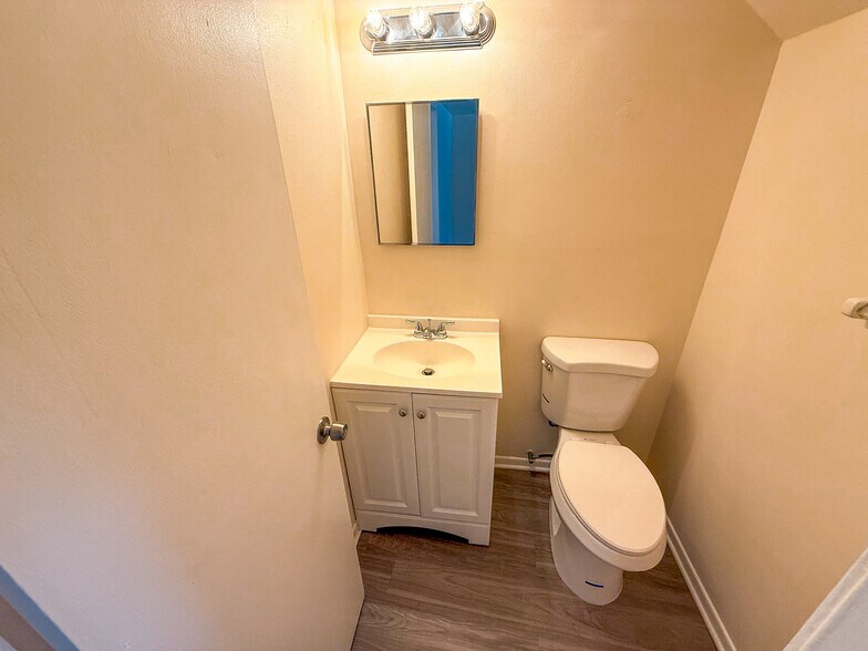More Photos Of 604 SW 35th St, Palm City Apartments For Sale