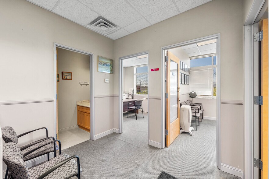 More Photos Of 514 Commerce Ave, Palmdale Medical For Sale