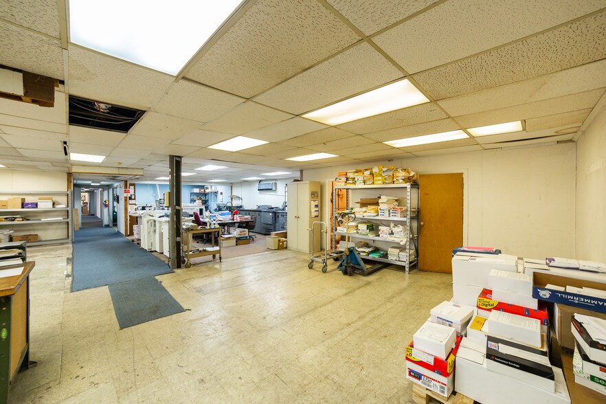 More Photos Of 1300 Industrial Blvd, Southampton Light Distribution For Sale
