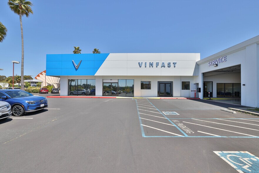 More Photos Of 3230 Auto Plz, Richmond Auto Dealership For Lease