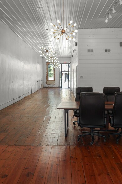 More Photos Of 124 Trinity St, Abbeville Storefront For Sale