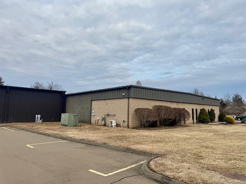 More Photos Of 8 Baldwin Dr, Branford Manufacturing For Lease