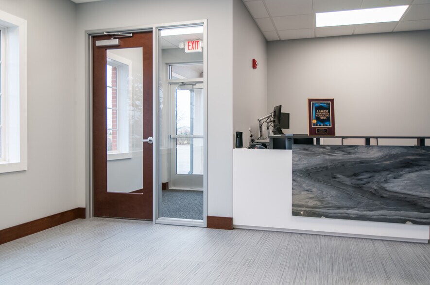 More Photos Of 15755 N Pointe Blvd, Noblesville Medical For Sale