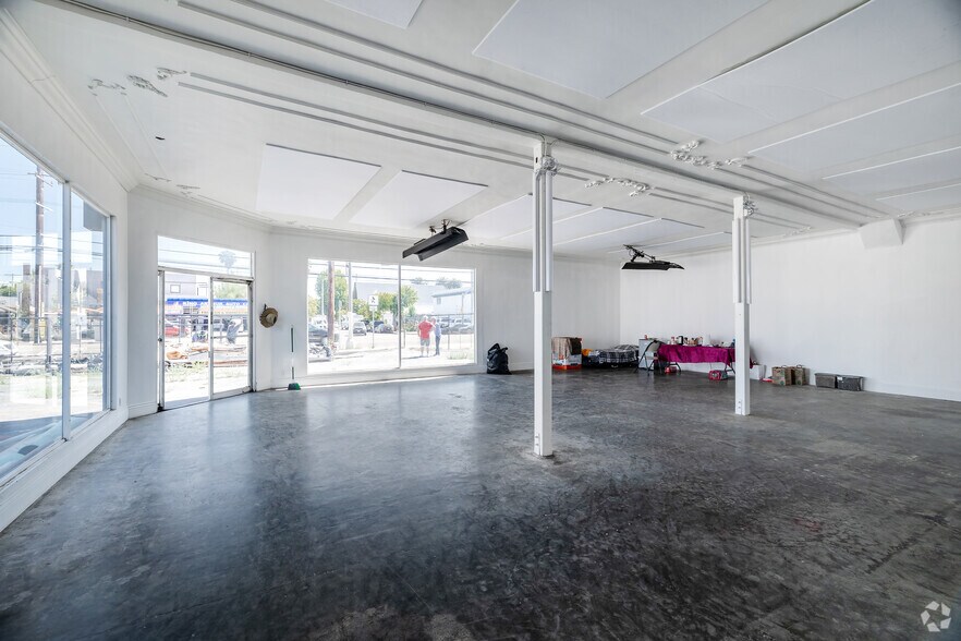 More Photos Of 2121 Lincoln Blvd, Venice Freestanding For Lease