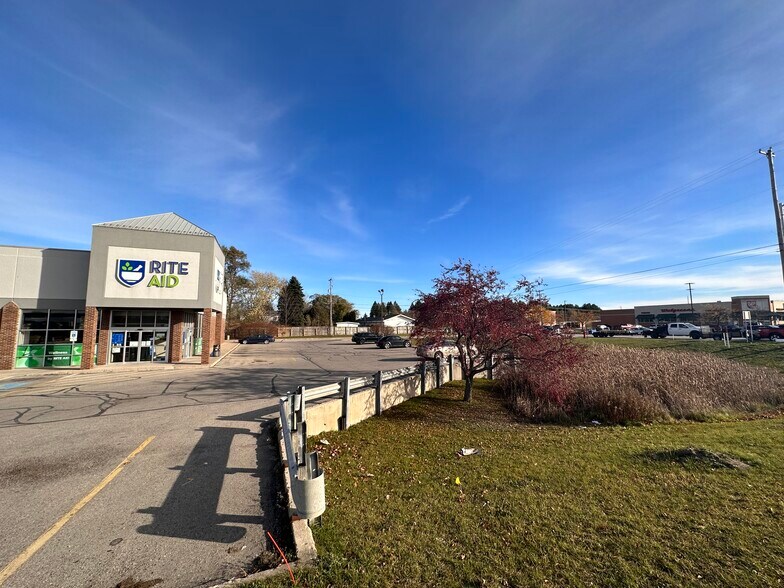 More Photos Of 939 Us Highway 31 S, Traverse City Drugstore For Sale
