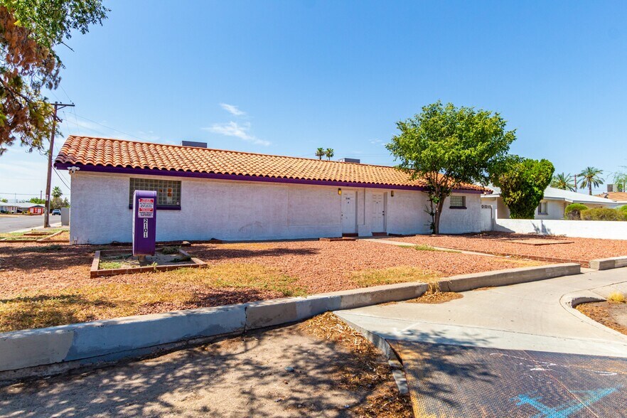 More Photos Of 2101 W Bethany Home Rd, Phoenix Office For Lease