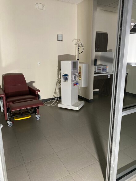 More Photos Of 4300-4302 Fairmont Pky, Pasadena Unknown For Lease