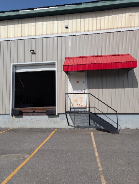 More Photos Of 120 E Hollis St, Nashua Warehouse For Lease