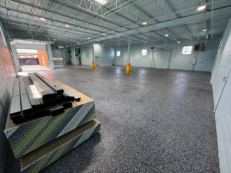 More Photos Of 1520 Hannah Ave, Forest Park Flex For Lease