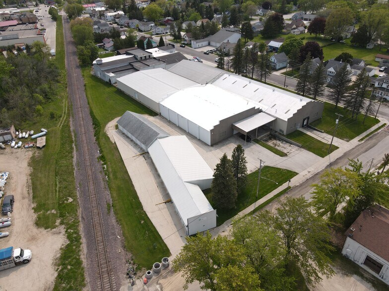 More Photos Of 217 N 10th St, Oostburg Warehouse For Lease